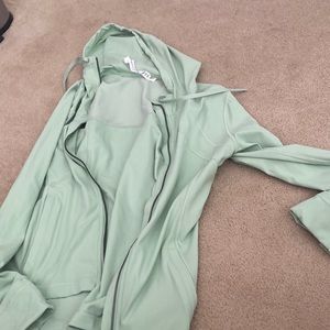 Lululemon green sweatshirt tight fit